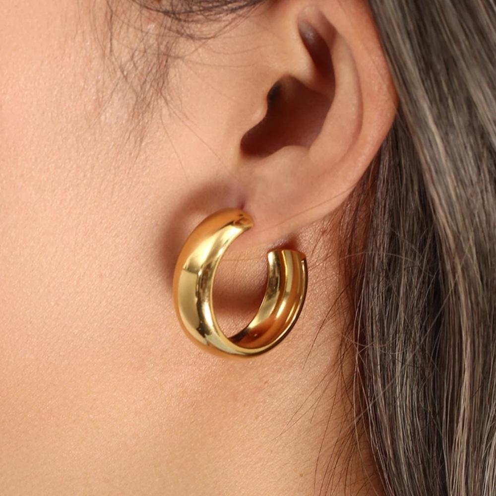 NEW 18K GOLD WIDE HOOP EARRINGS, NICE EARRINGS, CUTE EARRINGS - Picture 2 of 6